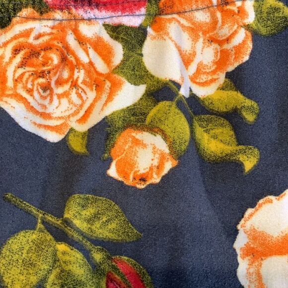 Ladies OSFA dark gray leggings w/floral detail of orange, red, pink and green - Picture 3 of 3